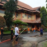 PNS, TNI, POLRI Bersihkan Abu  Kelud