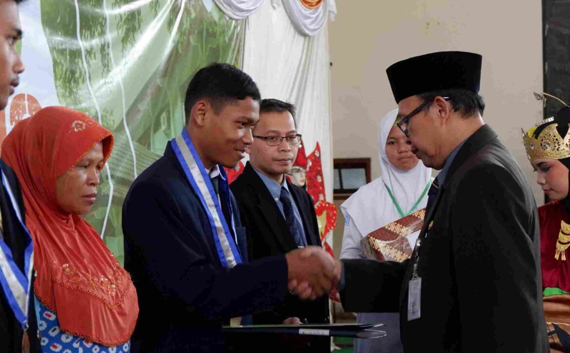 SRIYONO PERAIH UN MATEMATIKA NILAI 100