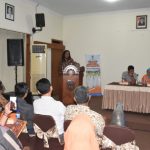 Pemberian Bantuan Kepada Warga Karanganyar Pengungsi Wamena Papua